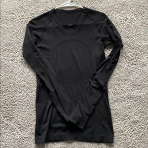 Lululemon swiftly tech long sleeve size 4